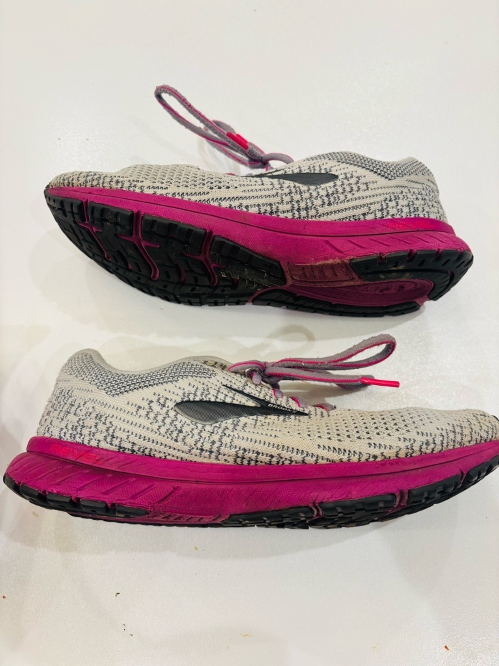 Brooks Women's Running Sneakers in Pink & Gray size 10 - Picture 6 of 9